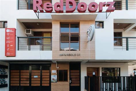 reddoorz plus|Reddoorz Plus near Uptown BGC Mall.